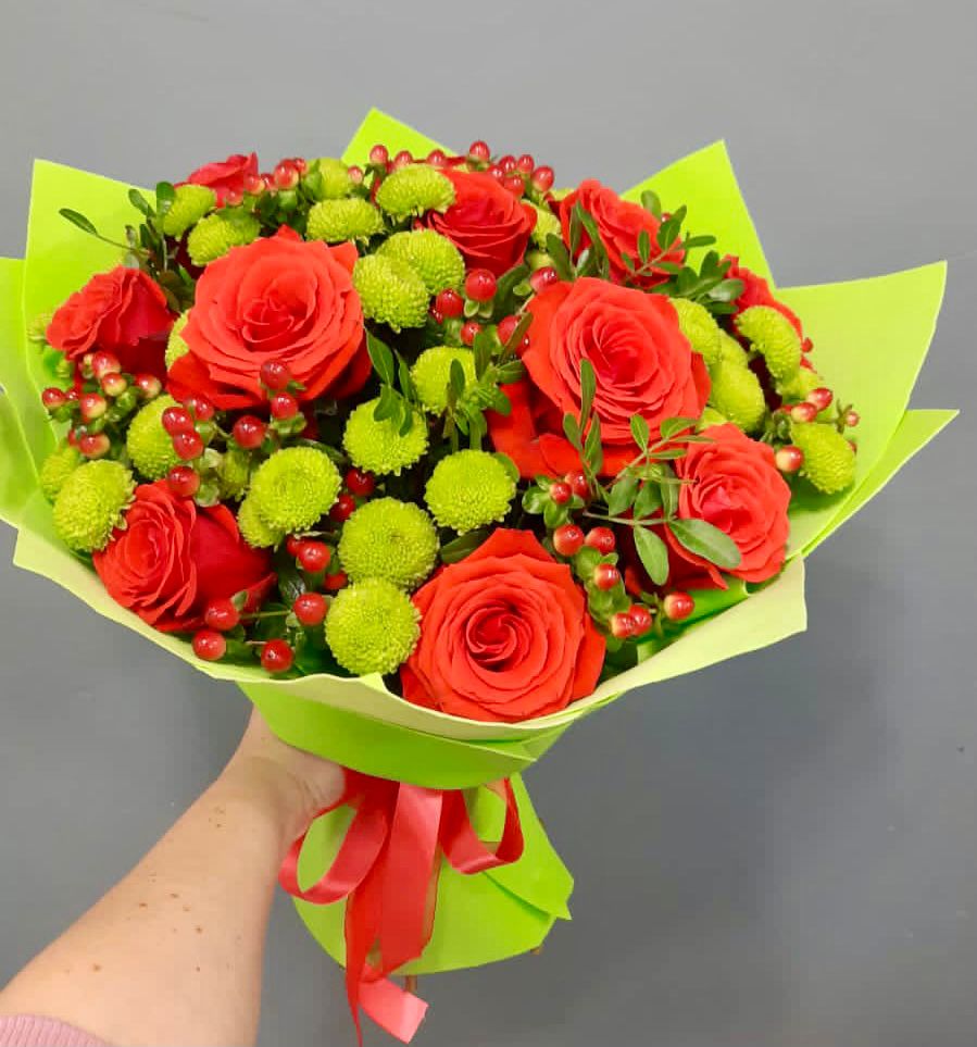 Букет цветов из: Хризантемы и Розы в Романовской