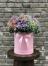 Цветочная композиция из Гипсофила и Розы в шляпной коробке в Романовской