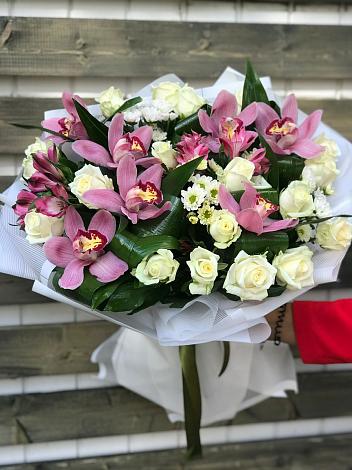Букет цветов из: Розы и Хризантемы в Романовской