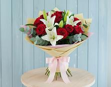 Букет цветов из:  Лилии и Розы в Романовской