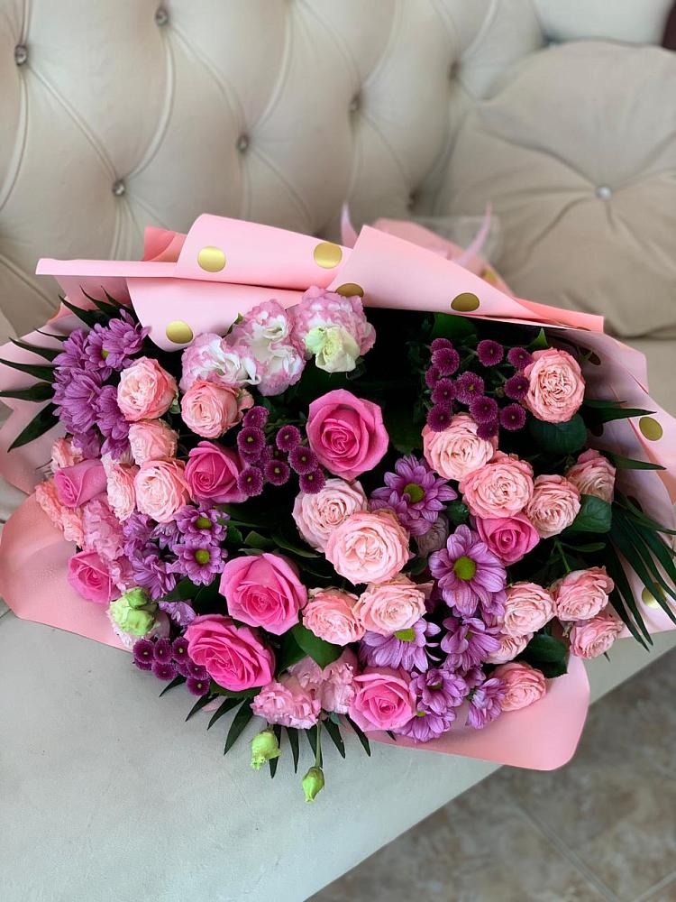 Букет цветов из: Хризантемы, Розы и Лизиантусы в Романовской