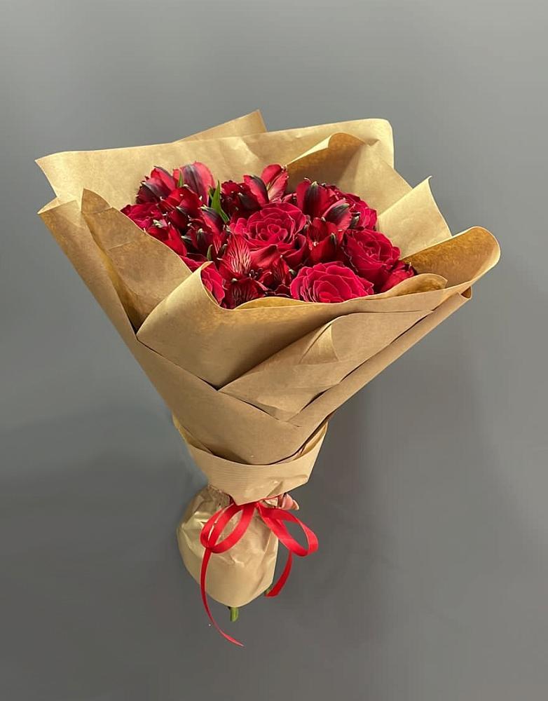 Букет цветов из: Альстромерии и Розы в Романовской