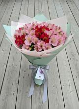 Букет цветов из:  Альстромерии #REPLACE_PRED# Романовской