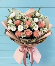 Букет цветов из:  Розы, Альстромерии и Лизиантусы #REPLACE_PRED# Романовской