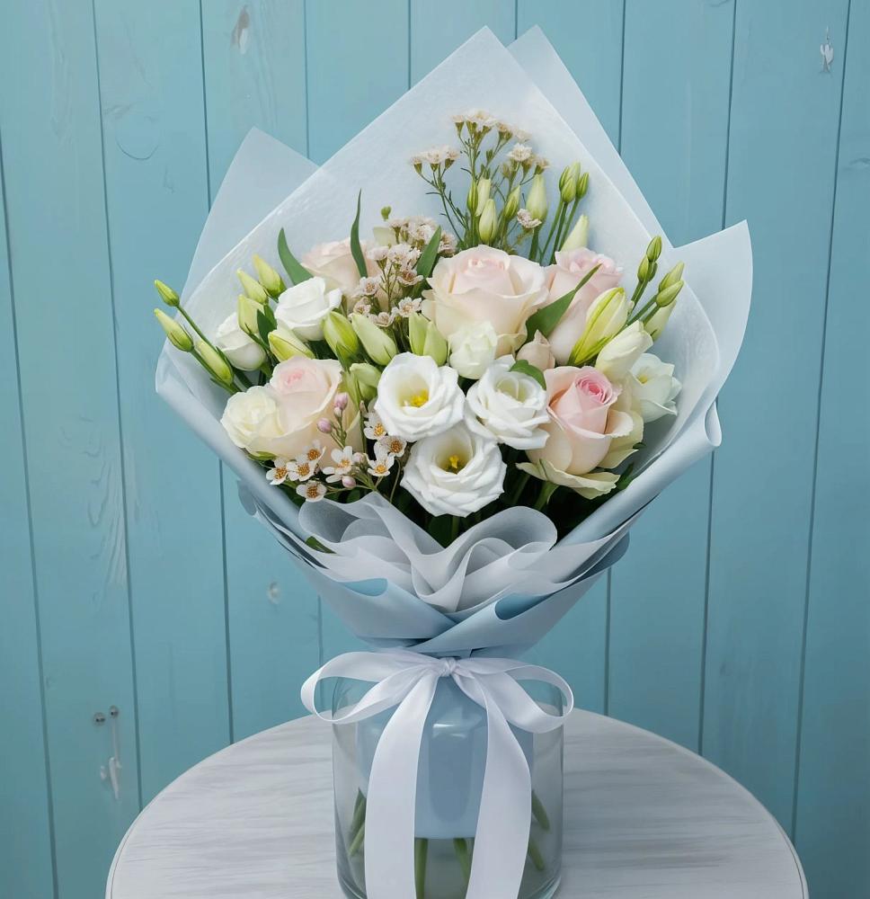 Букет цветов из: Розы и Лизиантусы в Романовской