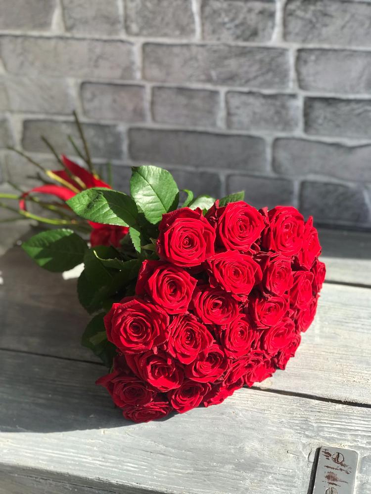 Букет Красные розы Фридом в Романовской