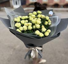 Букет Белые кустовые розы Солинеро в Романовской