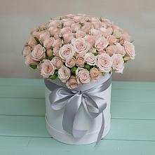 Цветочная композиция из Розы в шляпной коробке в Романовской