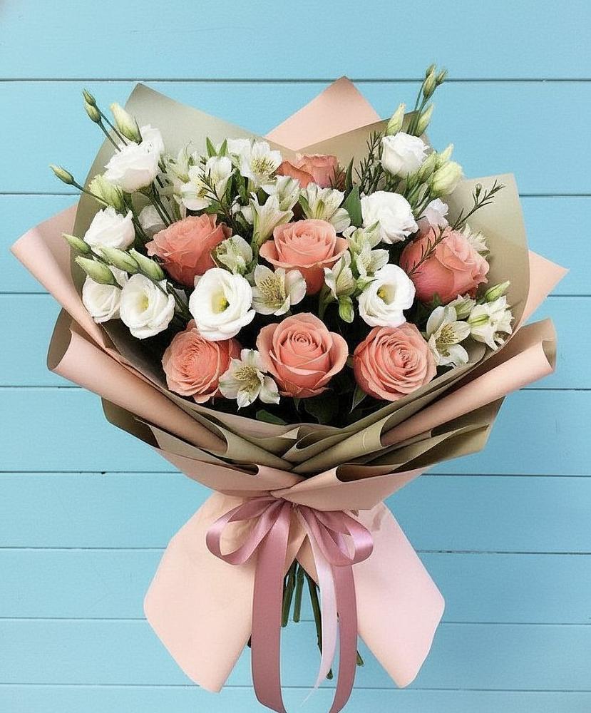 Букет цветов из: Розы, Альстромерии и Лизиантусы в Романовской