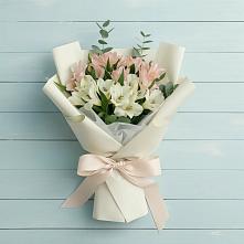 Букет цветов из:  Альстромерии в Романовской