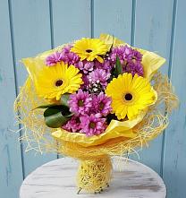 Букет цветов из:  Хризантемы и Герберы в Романовской