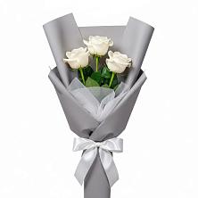 Букет 3 белые розы в Романовской