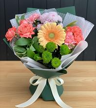 Букет цветов из:  Гвоздики, Розы, Герберы и Хризантемы в Романовской