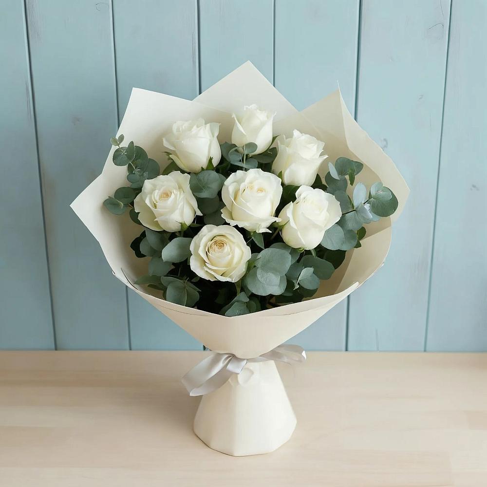 Букет Белые розы в Эвкалипте в Романовской