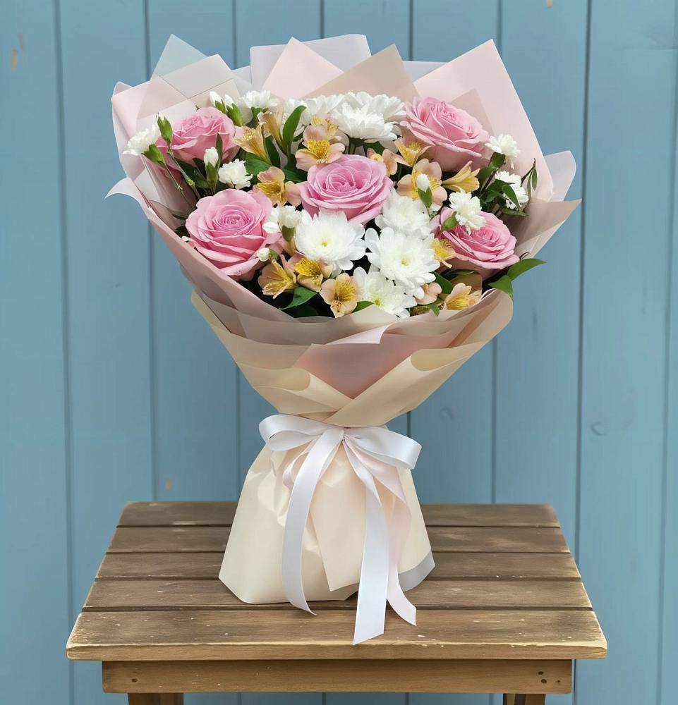 Букет цветов из: Гвоздики, Орхидеи и Розы в Романовской