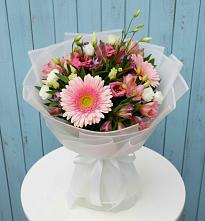 Букет цветов из:  Герберы, Альстромерии и Лизиантусы в Романовской