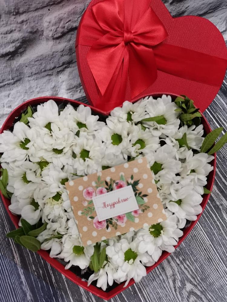 Цветочная композиция из Хризантемы в виде сердца в Романовской