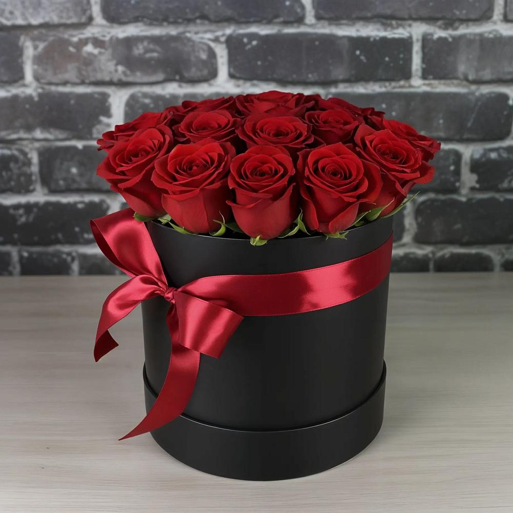 Цветочная композиция из Розы в шляпной коробке в Романовской