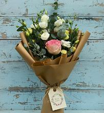 Букет цветов из:  Розы и Лизиантусы в Романовской