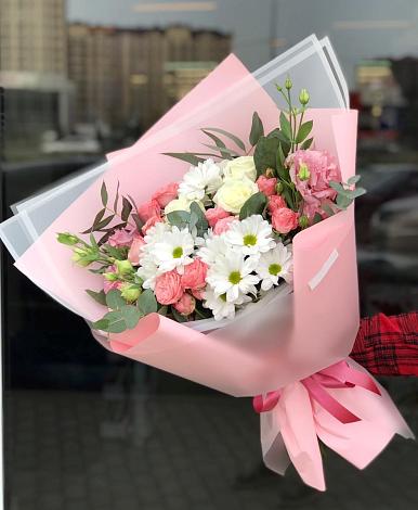 Букет цветов из: Розы, Лизиантусы и Хризантемы в Романовской