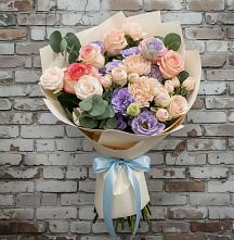 Букет цветов из:  Розы, Лизиантусы и Гвоздики #REPLACE_PRED# Романовской