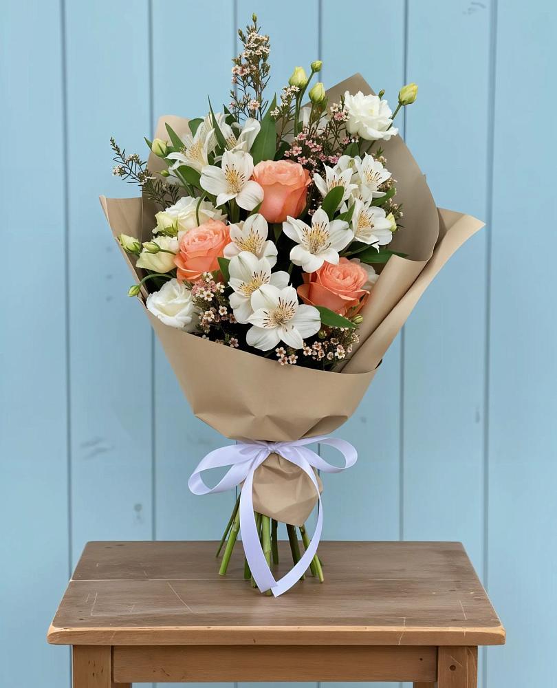 Букет цветов из: Альстромерии, Лизиантусы, Розы и Хризантемы в Романовской