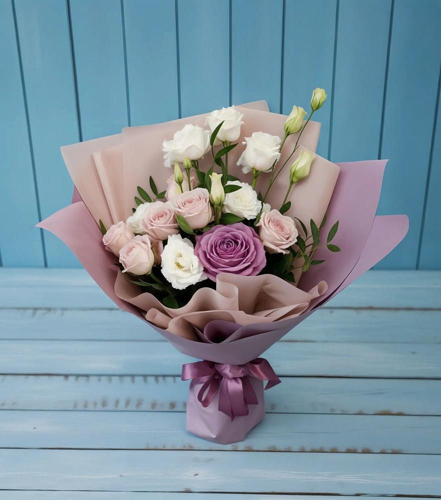 Букет цветов из: Розы и Лизиантусы в Романовской