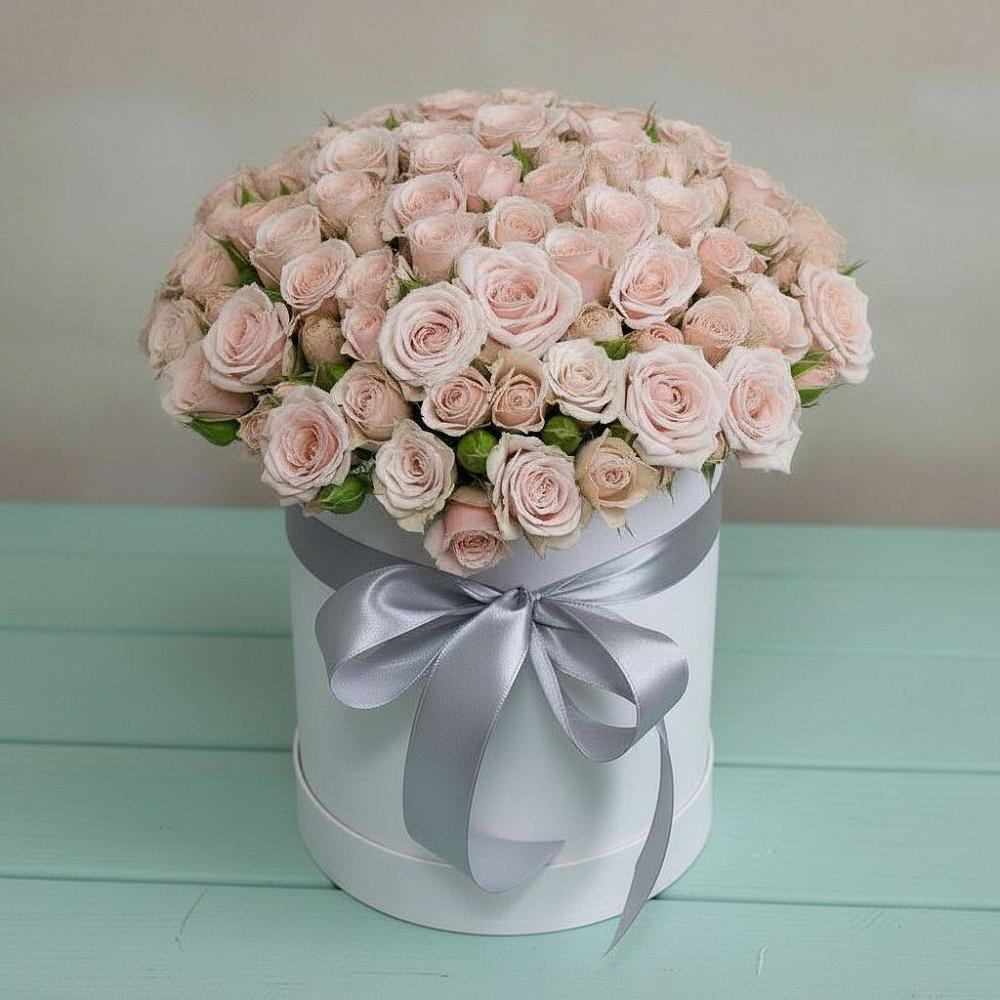 Цветочная композиция из Розы в шляпной коробке в Романовской