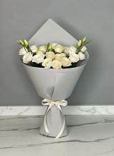 Букет цветов из:  Розы и Лизиантусы в Романовской